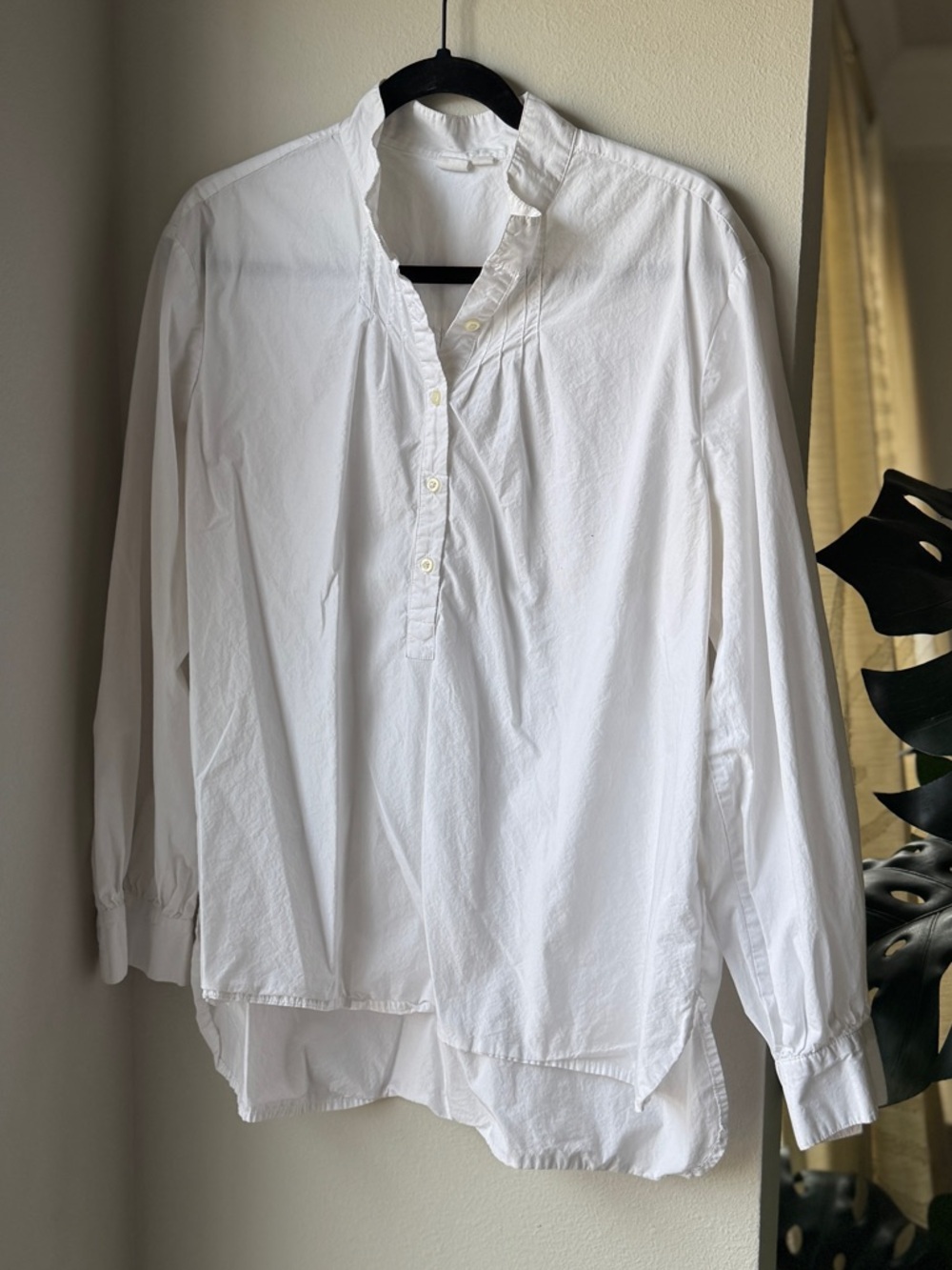 GAP White Long-Sleeve Button-Down Shirt